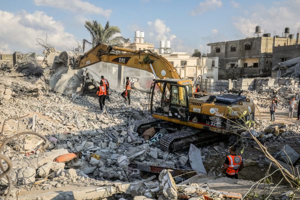 הפלסטינים טוענים: לפחות 9,227 עזתים נהרגו בעזה