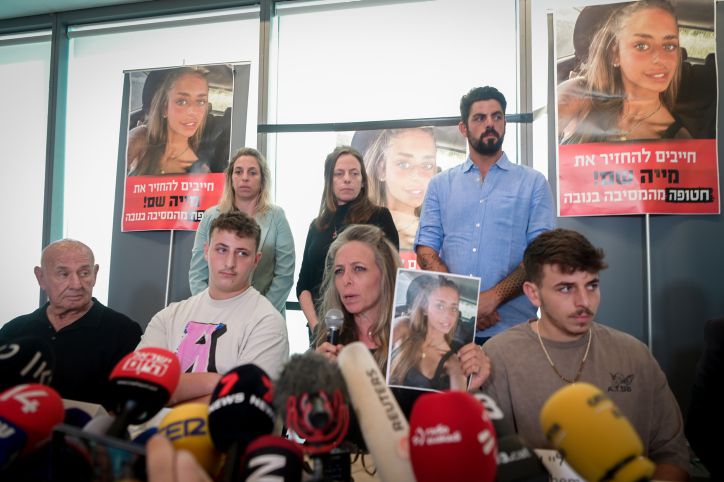 אמה של החטופה מגיבה: "זה פשע נגד האנושות"