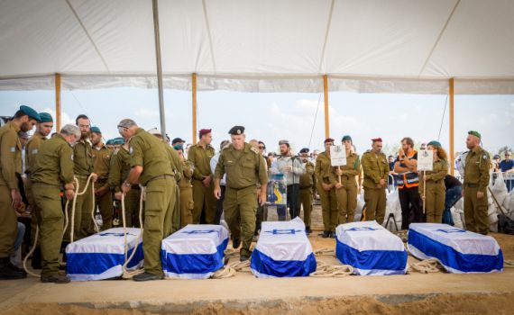 5 ארונות קבורה: בני משפחת קוץ הובאו למנוחה
