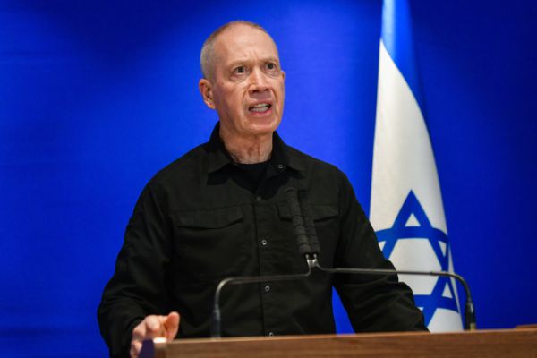 גלנט: 'למחבלי חמאס יש 2 אפשרויות – להיכנע או למות'