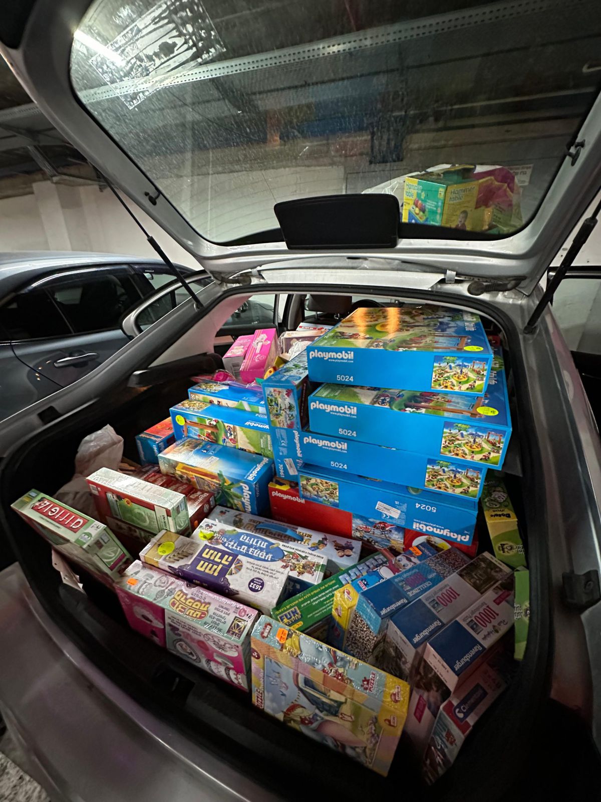 צמד הזמרים שמכניס קצת אור למשפחות השכולות