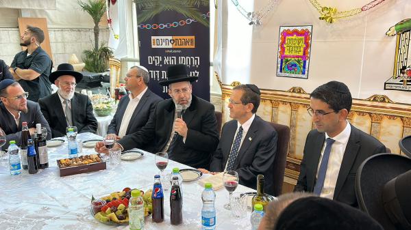 הרב לאו אירח את הנשיא הרצוג: "מתייצב באומץ"