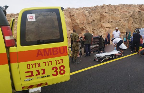 ארבעה פצועים בהתהפכות רכב בכביש 40