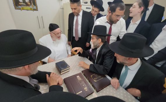 מנהיג הציבור הליטאי על היריקות: "איסור גמור"