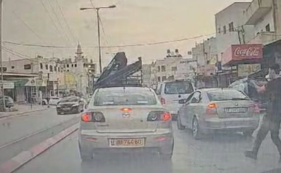 תיעוד הנס בחווארה: המחבל יורה מקרוב לעבר הרכב. צפו