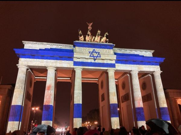 דגל ישראל הוקרן על שער ברנדנבורג בברלין
