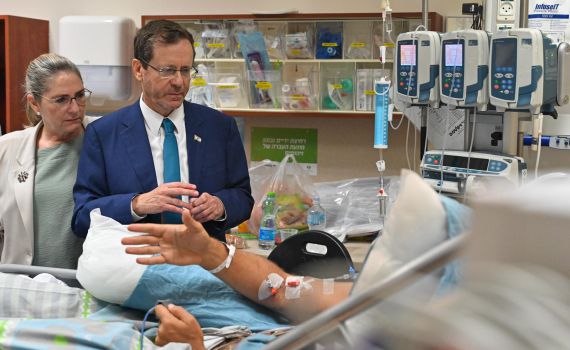 הרצוג ביקר את הפצועים: העם שלנו יילחם עד הניצחון