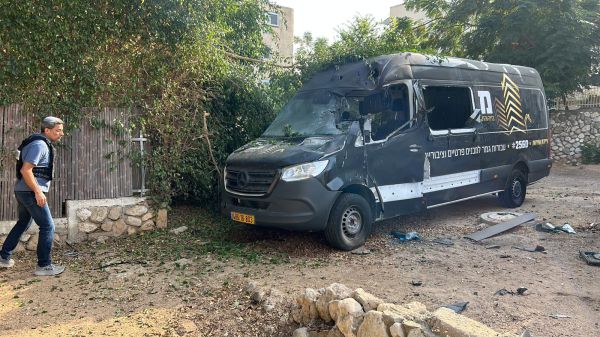 9 פגיעות ישירות בטילים על שדרות, גבר בן 40 נפצע בינוני מרסיסים