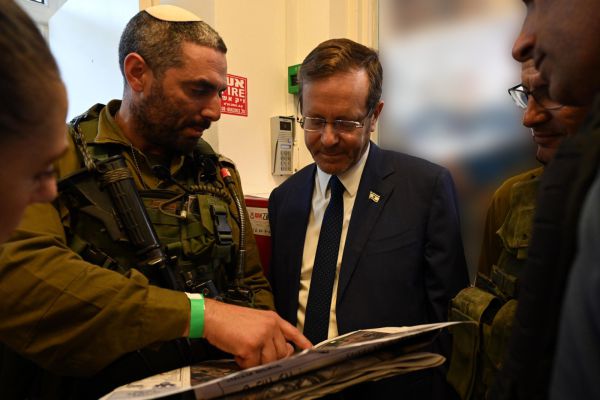 הנשיא הרצוג ביקר בשדרות: "רואים גבורה בלתי נתפסת"