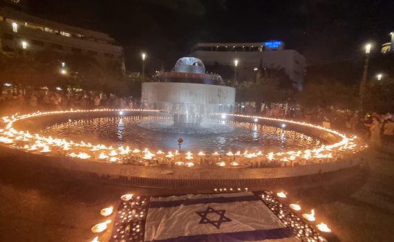 1391 לפידים הודלקו בכיכר דיזינגוף לזכר הנרצחים