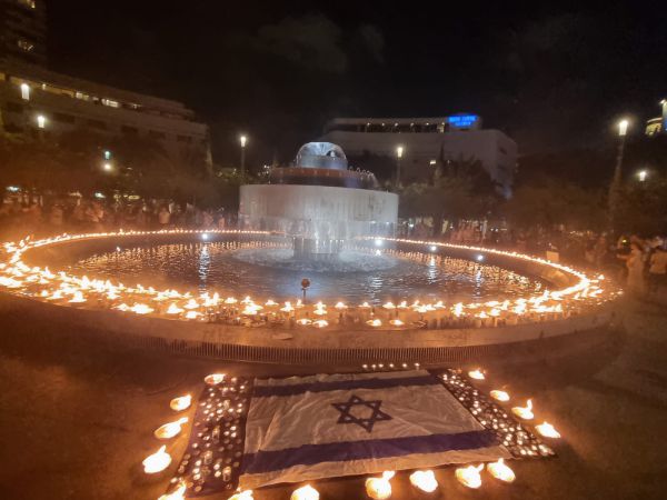 1391 לפידים הודלקו בכיכר דיזינגוף לזכר הנרצחים