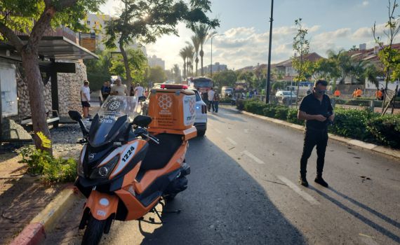 רקטה פגעה בבית ברחובות: 2 פצועים במקום