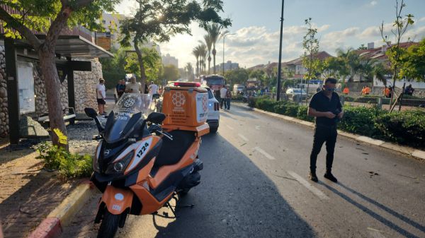 רקטה פגעה בבית ברחובות: 2 פצועים במקום