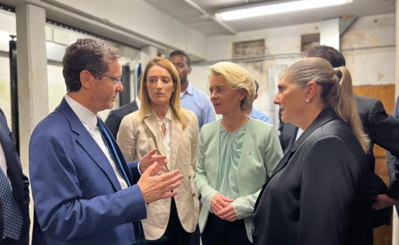 הרצוג ובכירות אירופיות ירדו למקלט בעת השיגורים