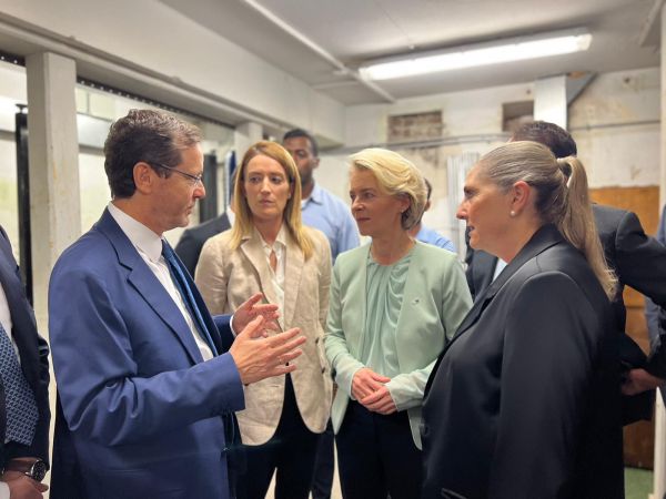 הרצוג ובכירות אירופיות ירדו למקלט בעת השיגורים