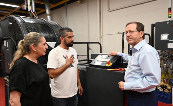 'לא ישברו אותנו': הנשיא חידש את הדפוס בבארי