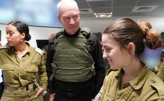 גלנט לתצפיתניות: 'מילאתן חלק חשוב בקרבות הבלימה'