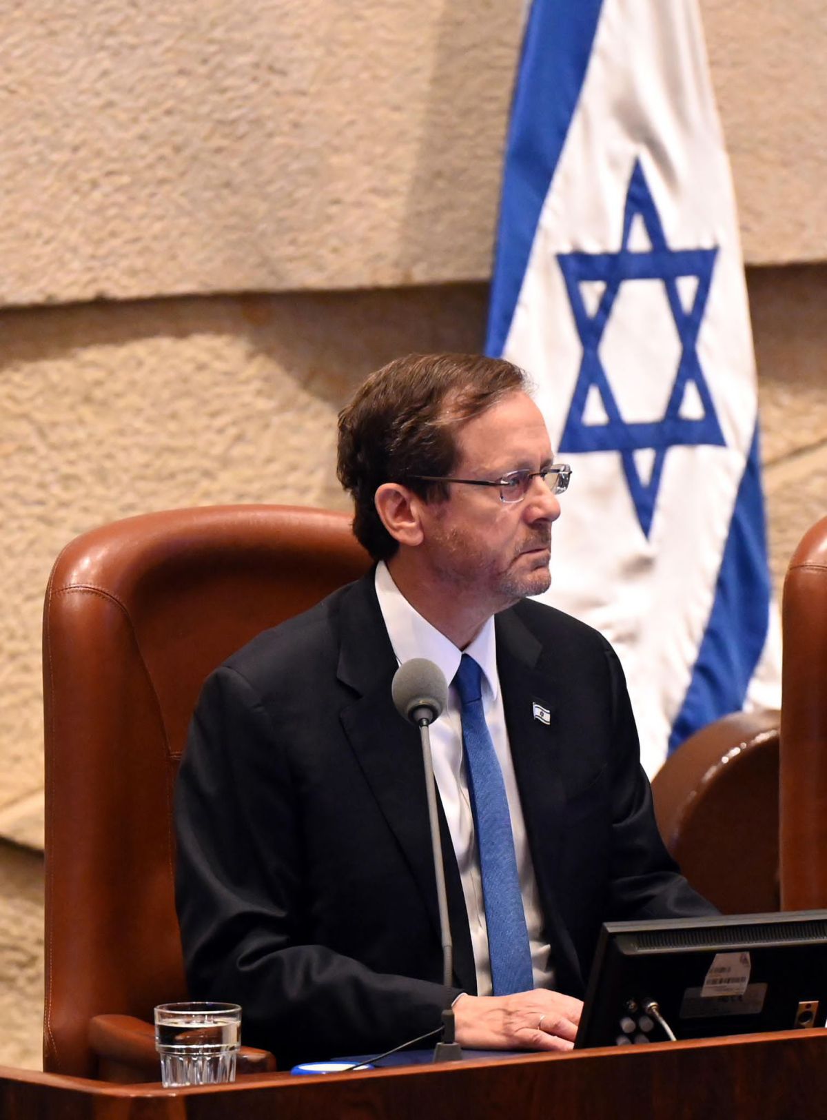 הרצוג: 'קולות מסוכנים לוקחים את המדינה אחורה'