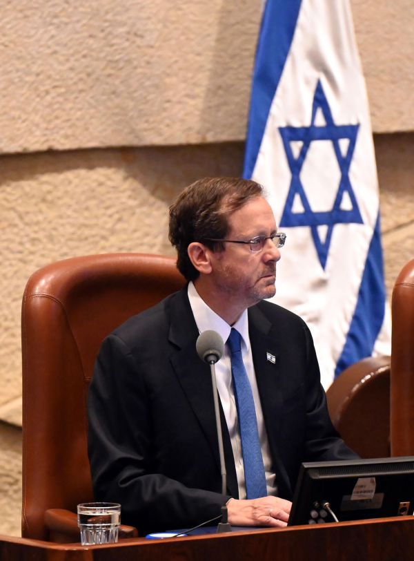 הרצוג: 'קולות מסוכנים לוקחים את המדינה אחורה'