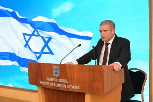 הירש לשגרירים: תדרשו שהממשלות יהיו לצד ישראל