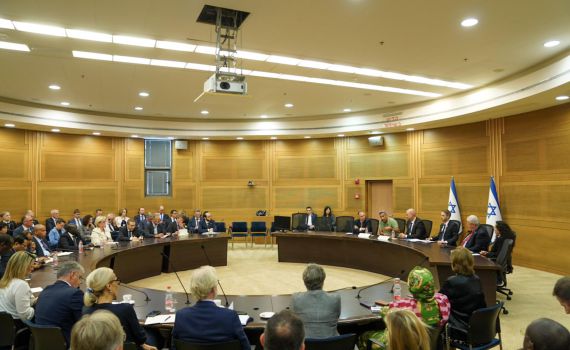 אוחנה לשגרירים: "זקוקים לכם לא רק כשטובחים בנו"