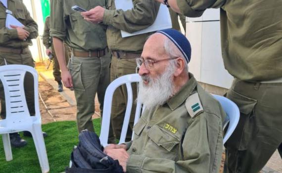 לבוש במדים: הרב אבינר חיזק את חיילי הרבנות הצבאית