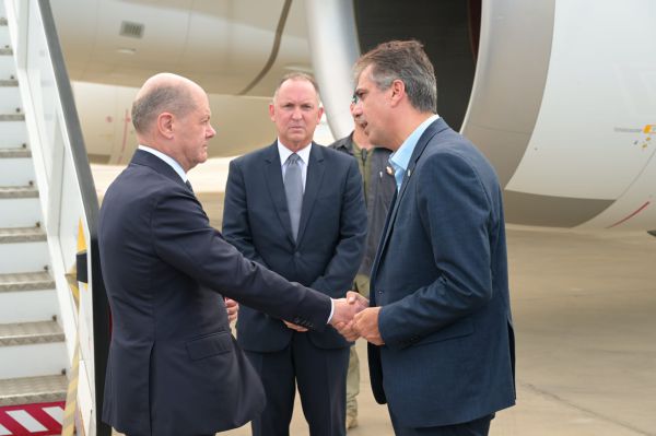 אלי כהן נפגש עם קנצלר גרמניה: 'להכחיד את חמאס'