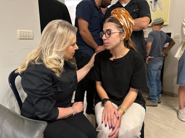 שרה נתניהו בניחום אבלים אצל משפחת מורנו: "סיפור שעוד ילמד"