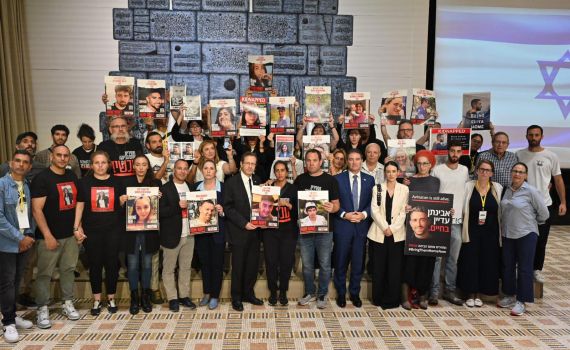 הרצוג למשפחות החטופים: "מתחייב לעשות הכל"