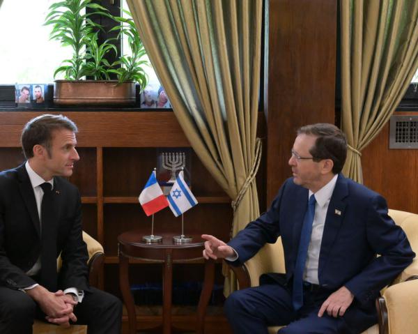 בניגוד לציוץ: מקרון גינה את הפיגוע בשיחה עם הרצוג