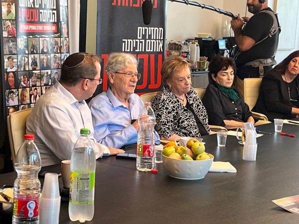 נשיאי העליון בעבר ביקרו את אנשי משפחות החטופים