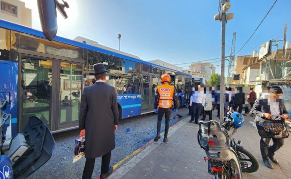 בני ברק: הולך רגל נהרג מהתדרדרות אוטובוס