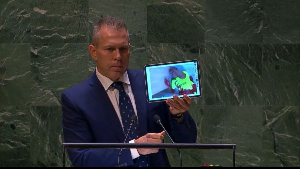 ארדן הציג סרטון של מחבלי חמאס כורתים ראש באו"ם