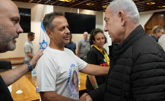 נתניהו למשפחות: "נמצה כל אפשרות להביא הביתה"
