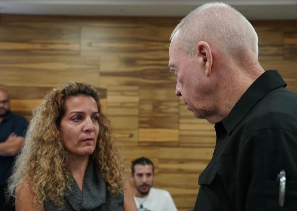 גלנט למשפחות: החזרת החטופים היא חלק מהניצחון