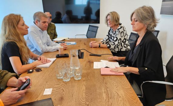 גל הירש הודה לצלב האדום על שחרור החטופות