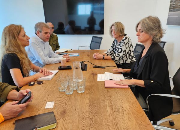 גל הירש הודה לצלב האדום על שחרור החטופות