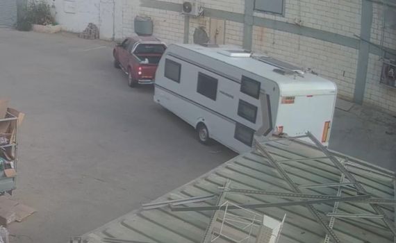 צפו: בא 'לסייע' בזיהוי גופות וגנב קראוון וכסף מהנרצחים