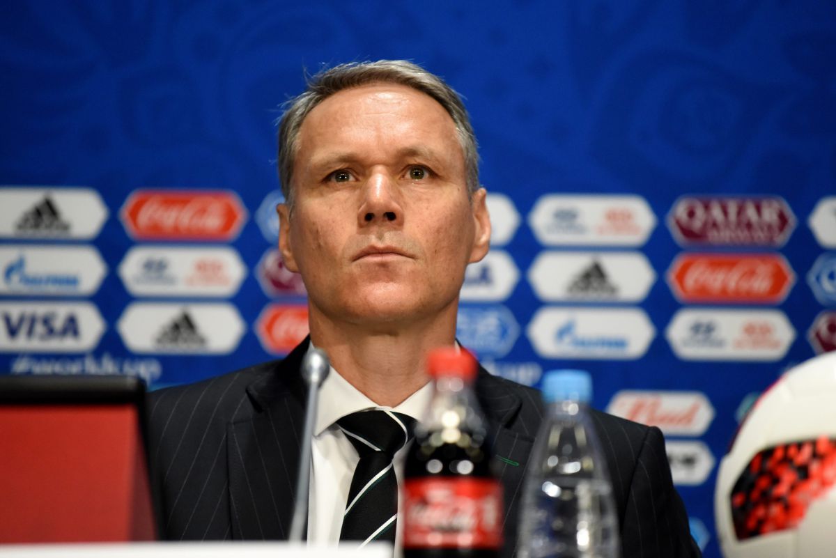 שער מזווית בלתי אפשרית: מרקו ואן באסטן בן 59