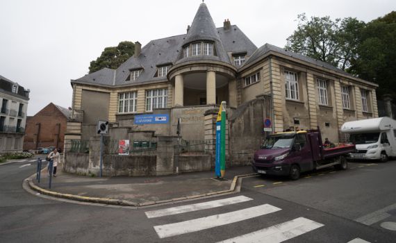 פיגוע דקירה בצרפת: מורה נהרג, הדוקר נעצר