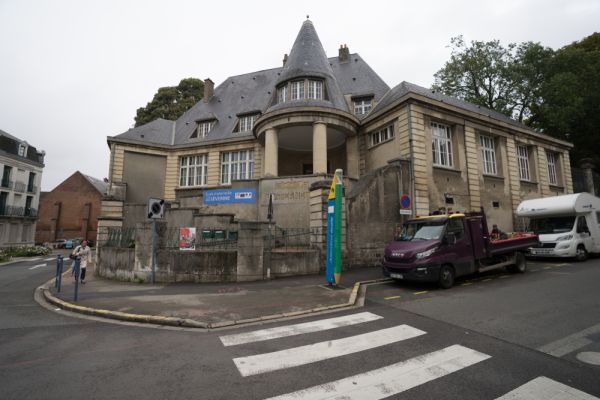 פיגוע דקירה בצרפת: מורה נהרג, הדוקר נעצר