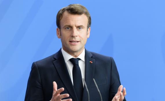 מקרון נחת בישראל: ייפגש עם נתניהו ואבו מאזן