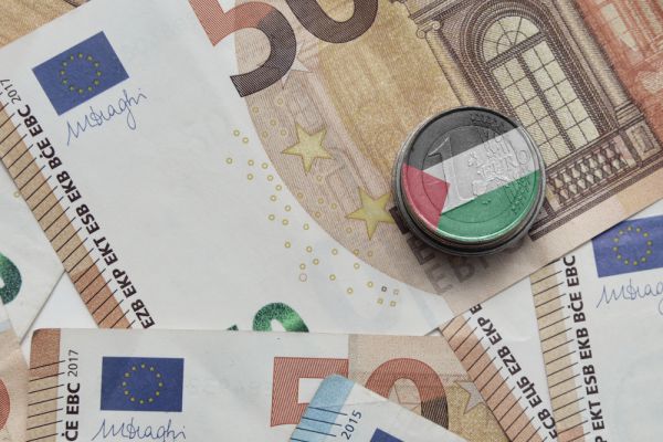 בגלל המלחמה: אירופה משהה את הסיוע לפלסטינים