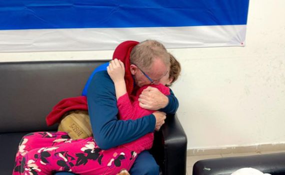 הכי מרגש שיש: הפגישה בין הילדים החטופים למשפחות