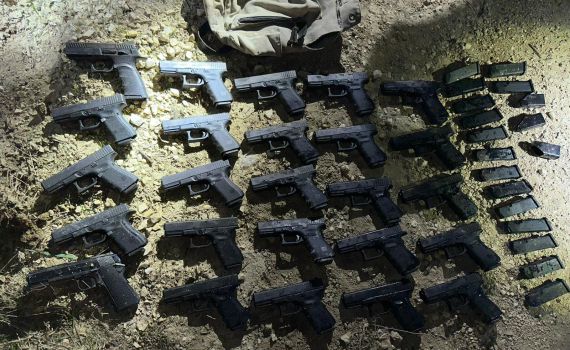 לוחמי מג"ב תפסו הברחה של 25 אקדחים מירדן
