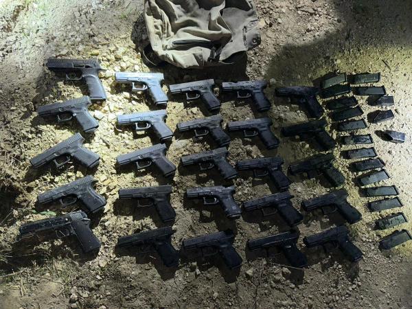 לוחמי מג"ב תפסו הברחה של 25 אקדחים מירדן