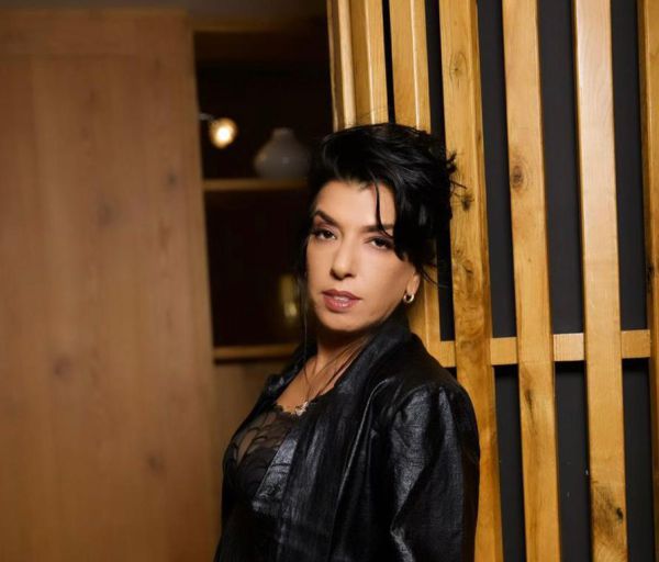 "שרה כדי לשתף את הכאב": דיקלה בשיר למען החטופים