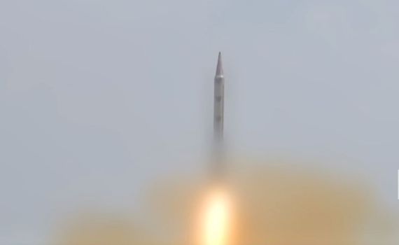 צפו: החותים בתימן מציגים את ירי הטילים לעבר ישראל