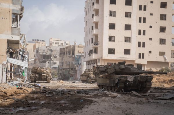 צפו: צה"ל מכתר את ח'אן יונס, העזתים נמלטים