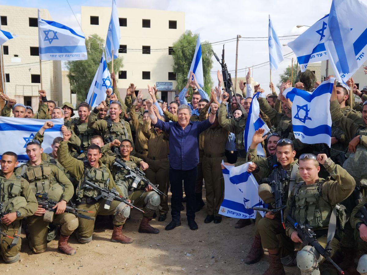 בצל המלחמה: יהורם גאון מחדש את "לא תנצחו אותי"